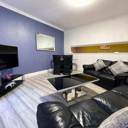 Recently Refurbished Two Bedroom Apartment, Central Location! Глазго Экстерьер фото
